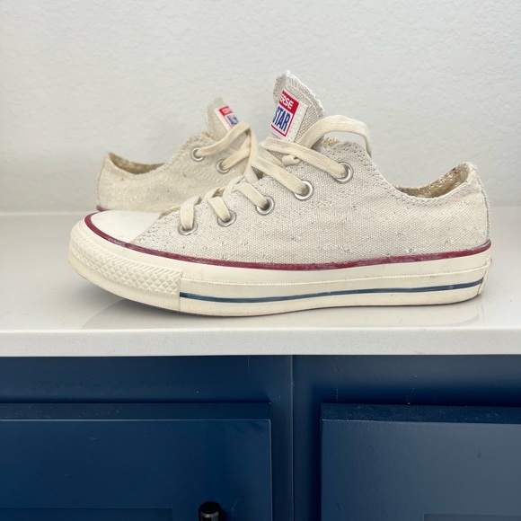 White converse - Picture 2 of 5